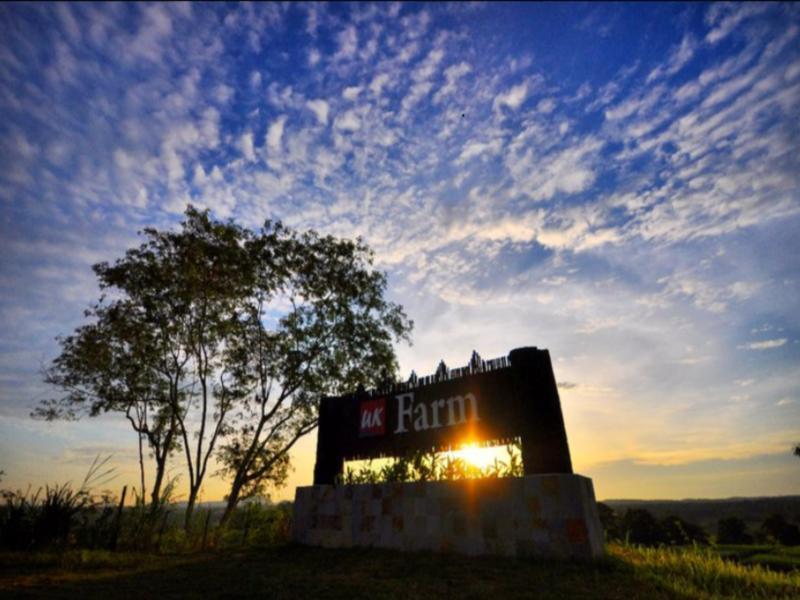 Uk Farm Otel Kluang Dış mekan fotoğraf